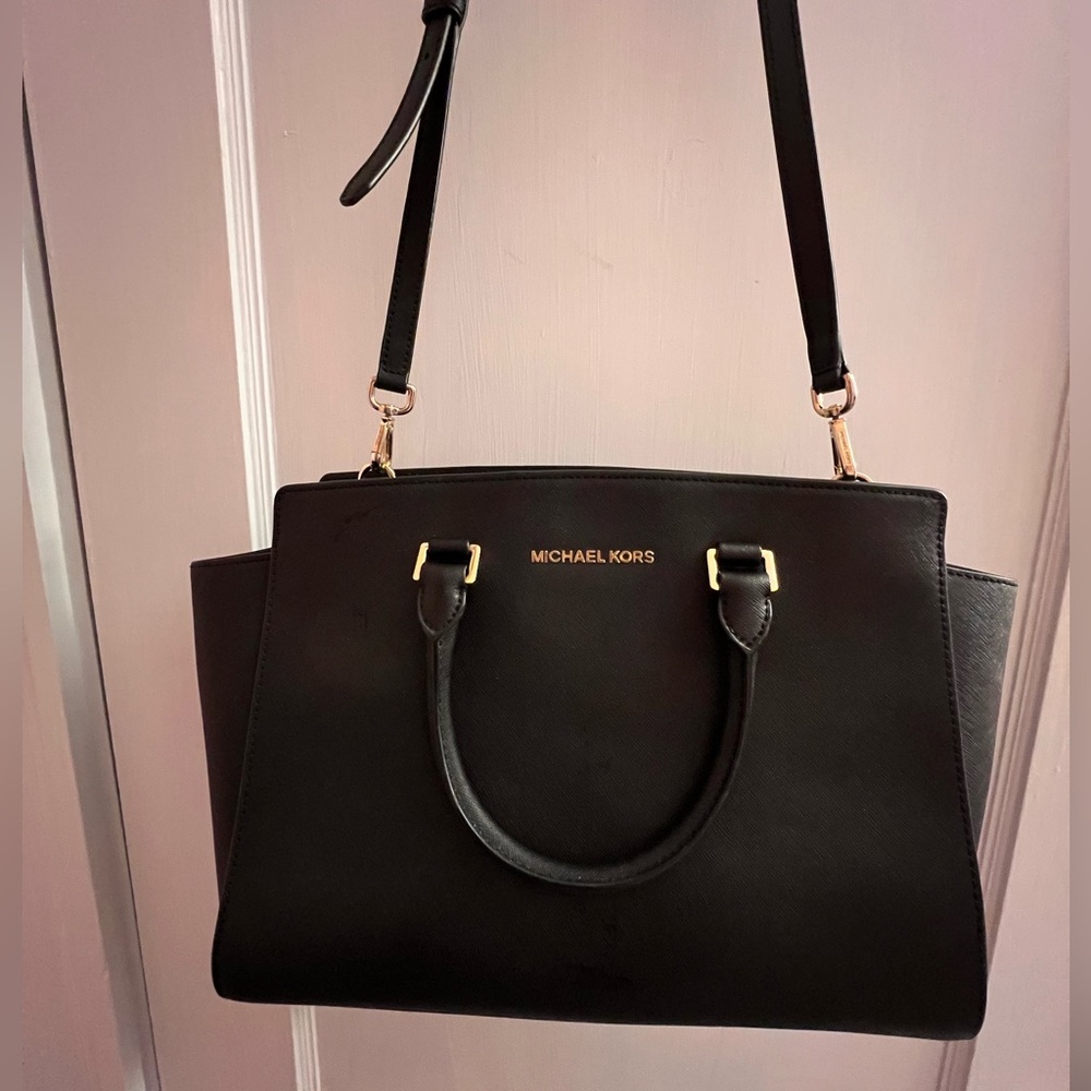 MICHAEL KORS
Saffiano Leather Handle Bag